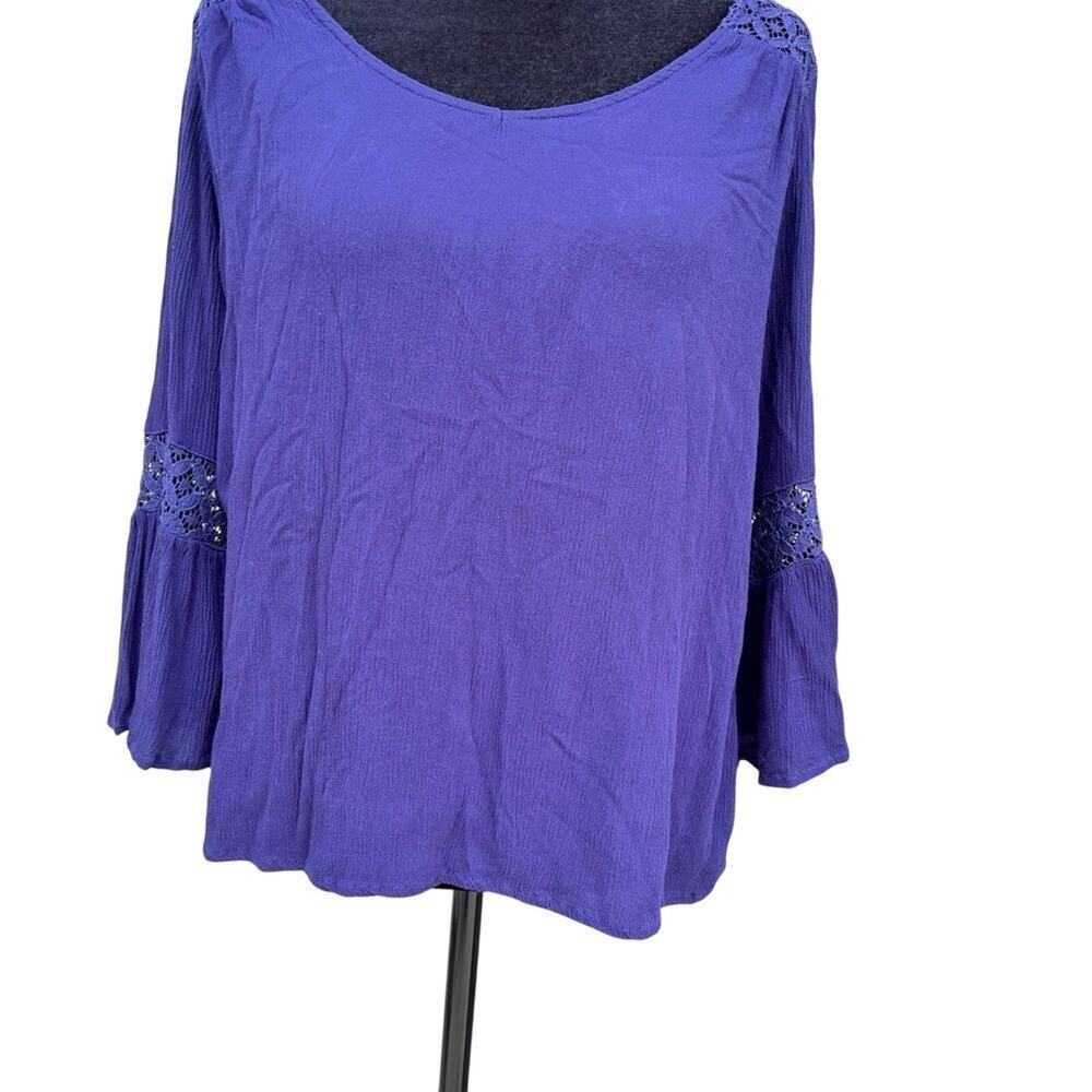 Rue 21 women's size M, navy top, long bell sleeves